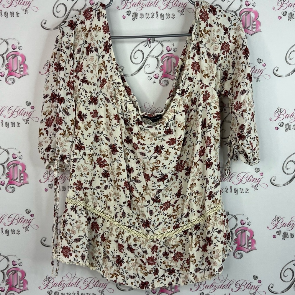 American Eagle Outfitters Floral Blouse - Cream and Brown flowy flowers